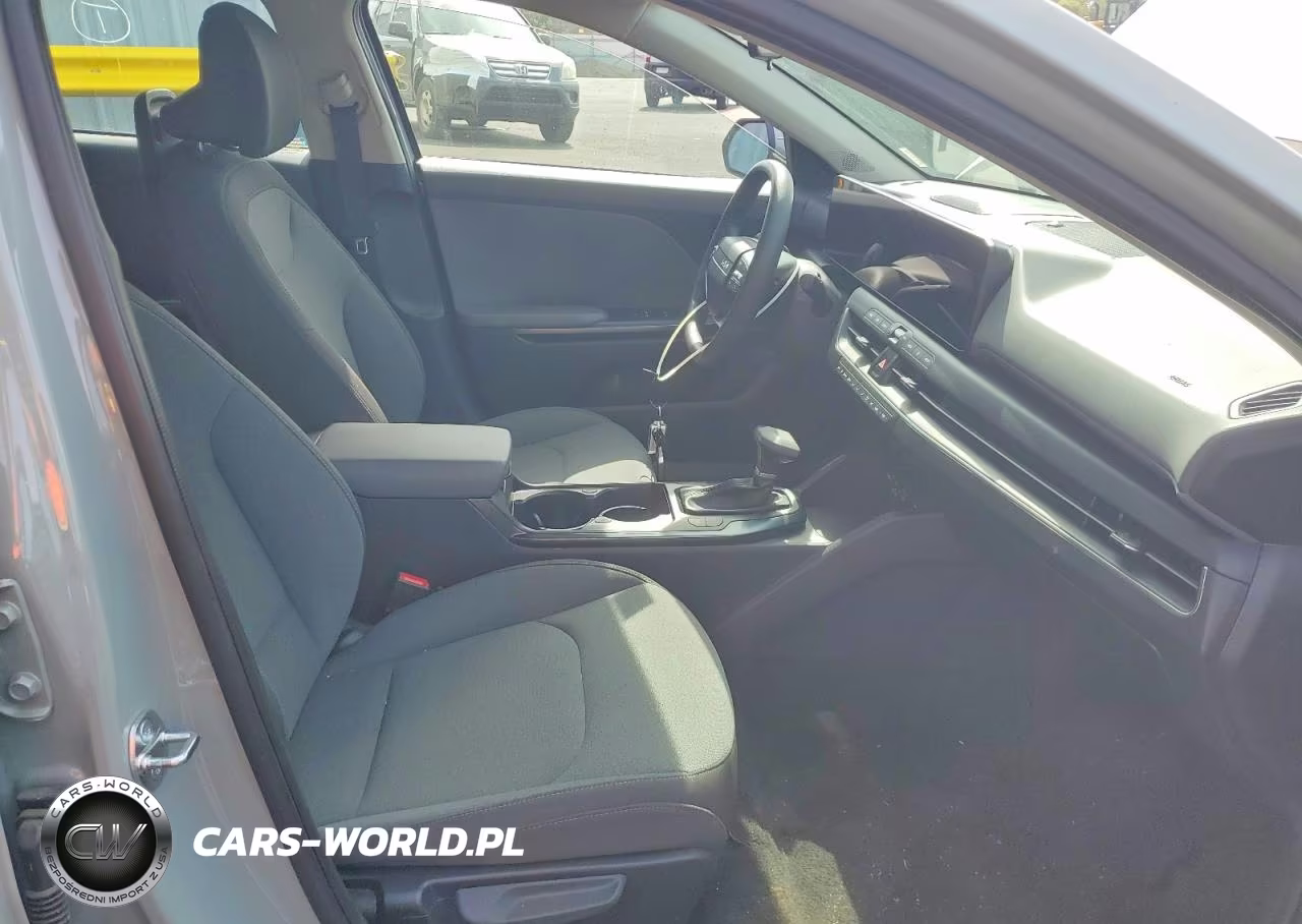 2025 Kia K4 Lxs VIN:3KPFT4DE6SE068442 - 7