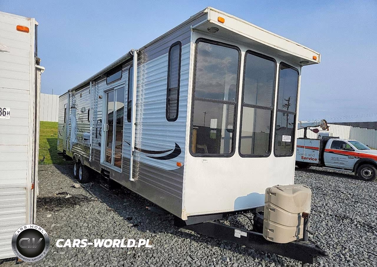 2013 Gulf Stream Coach Innsbruck Camper