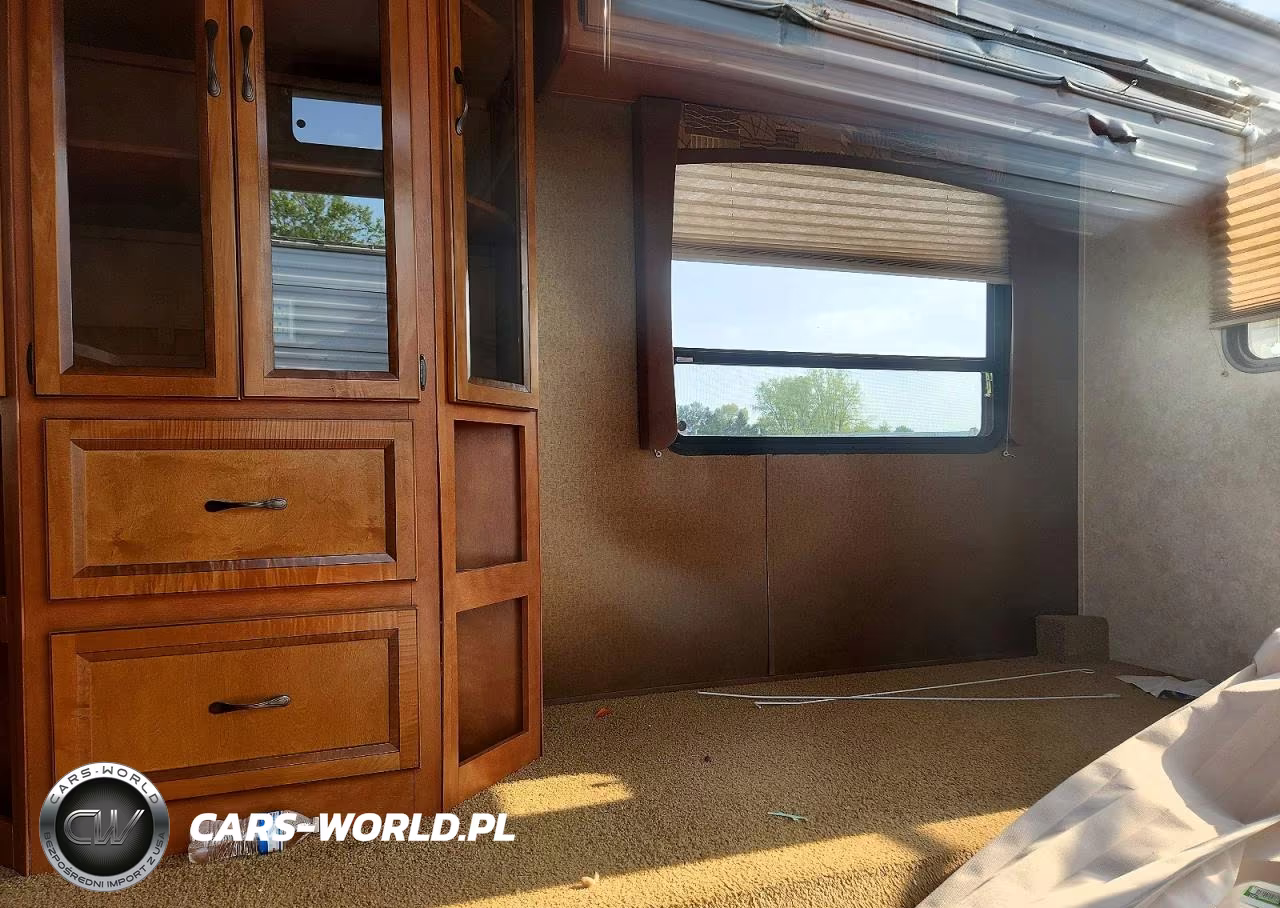 2013 Gulf Stream Coach Innsbruck Camper VIN:1NL1GTU2XD1111646 - 5