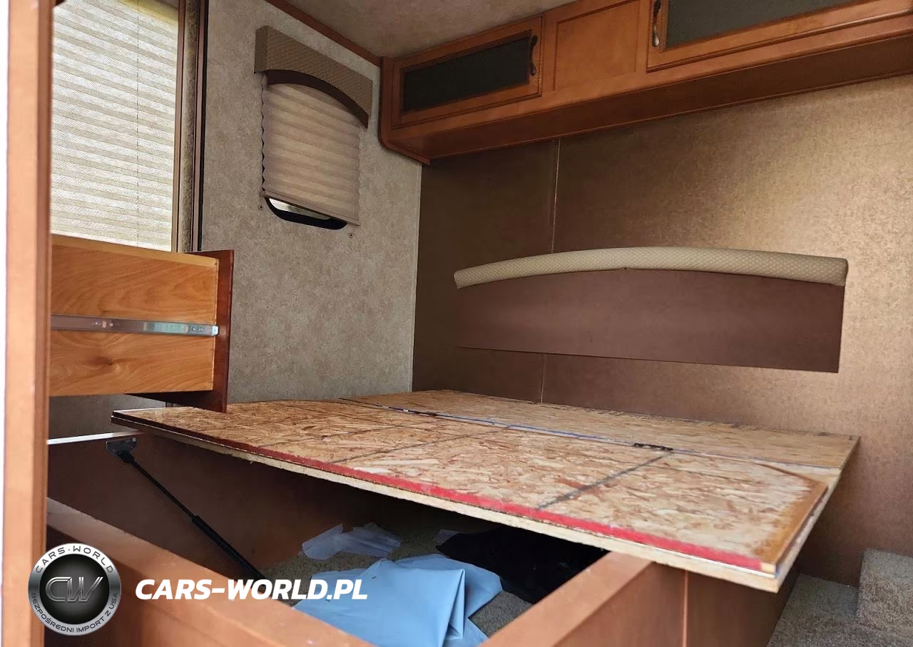 2013 Gulf Stream Coach Innsbruck Camper VIN:1NL1GTU2XD1111646 - 6
