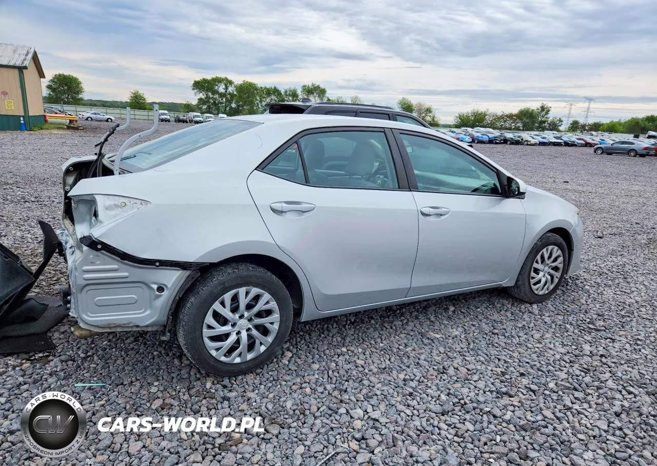 2017 Toyota Corolla Le VIN:2T1BURHE2HC933918 - 3