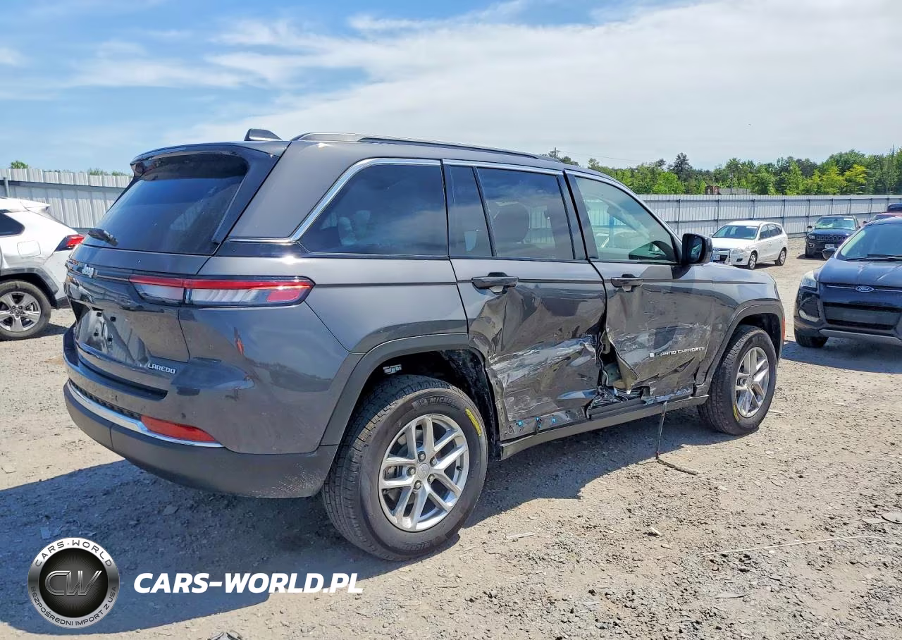 2025 Jeep Grand Cherokee Laredo VIN:1C4RJHAG4SC354734 - 3