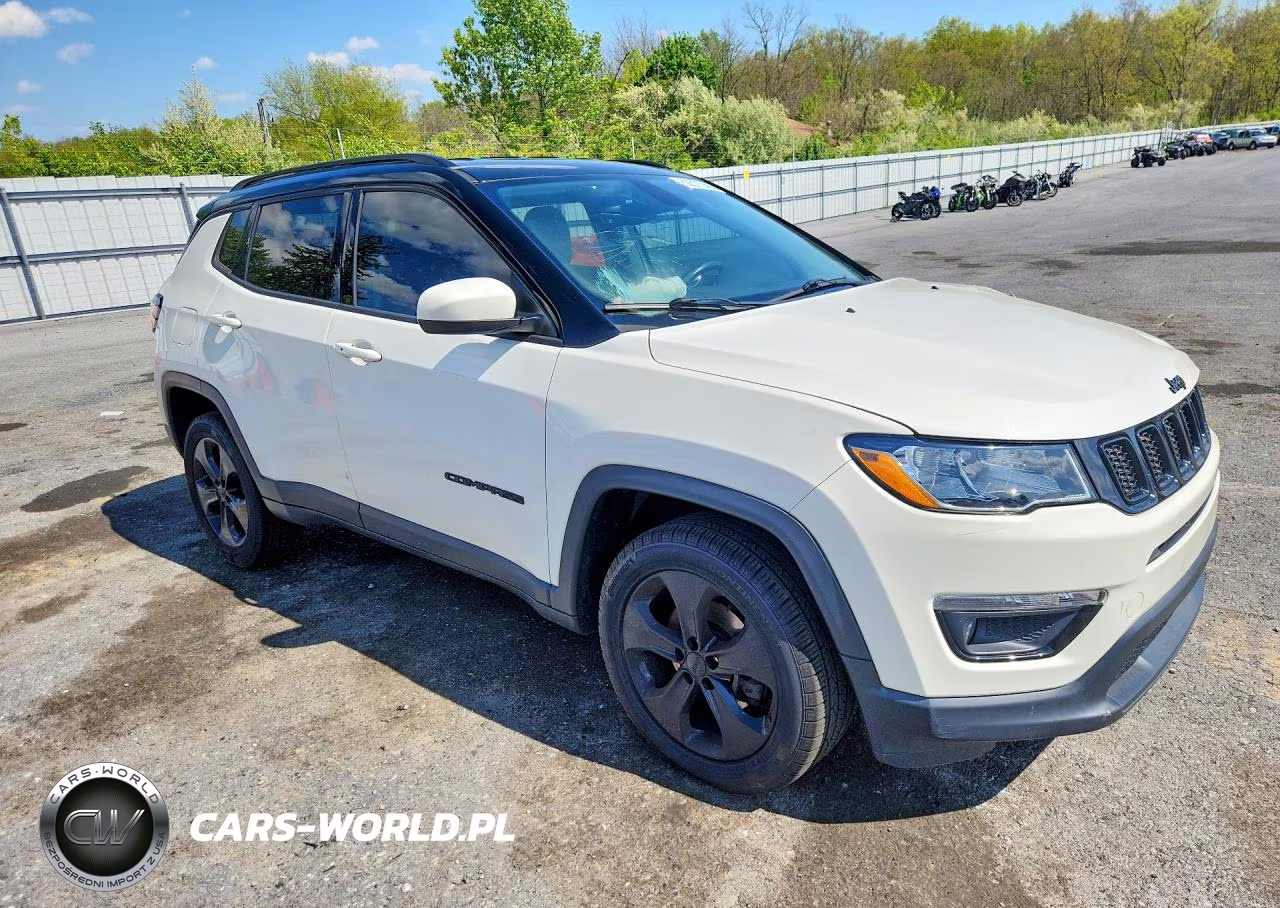 2018 Jeep Compass Latitude VIN:3C4NJDBB6JT301577 - 4