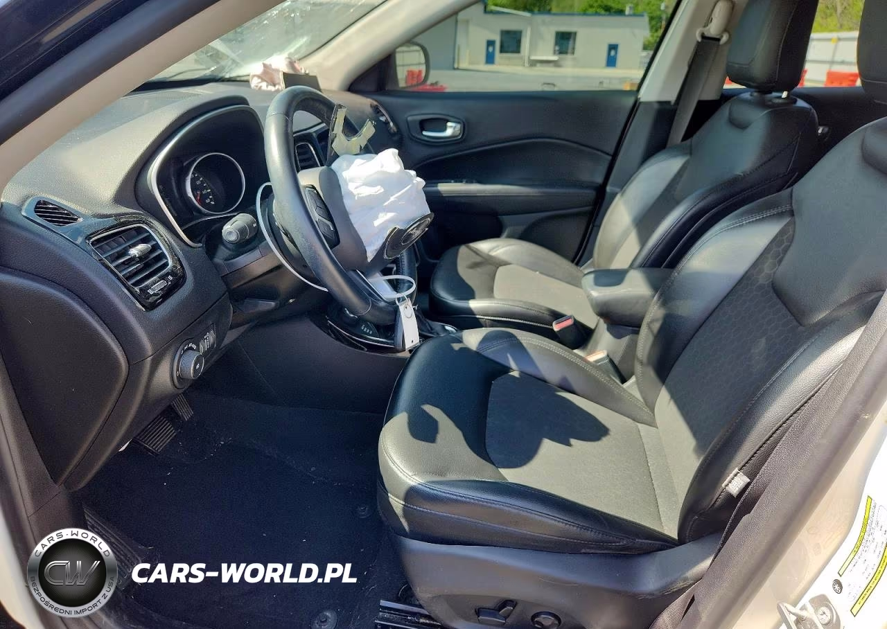 2018 Jeep Compass Latitude VIN:3C4NJDBB6JT301577 - 7