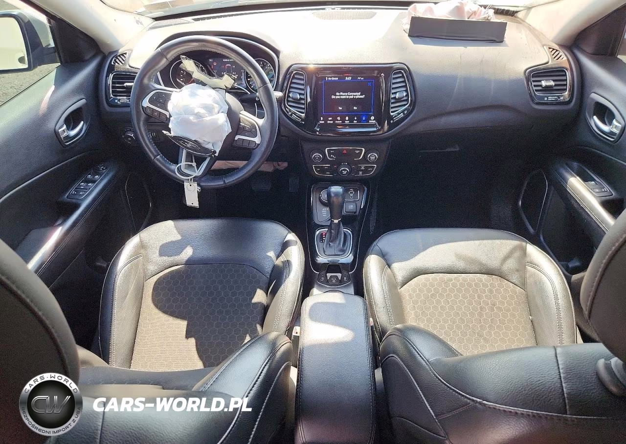 2018 Jeep Compass Latitude VIN:3C4NJDBB6JT301577 - 8