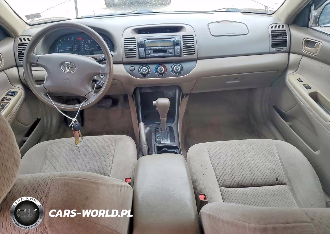 2002 Toyota Camry Le VIN:4T1BE32K12U056403 - 8