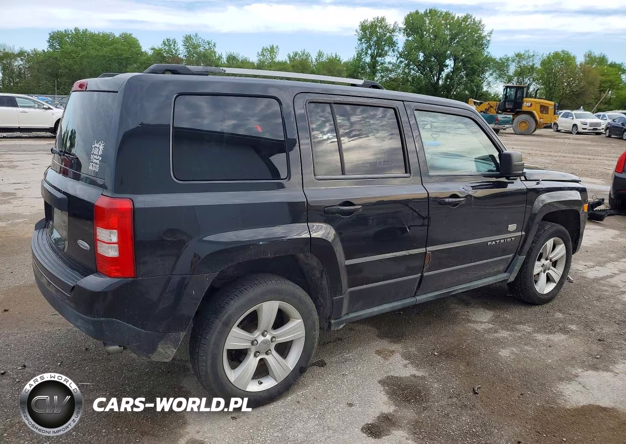 2011 Jeep Patriot Latitude VIN:1J4NF4GBXBD170066 - 3