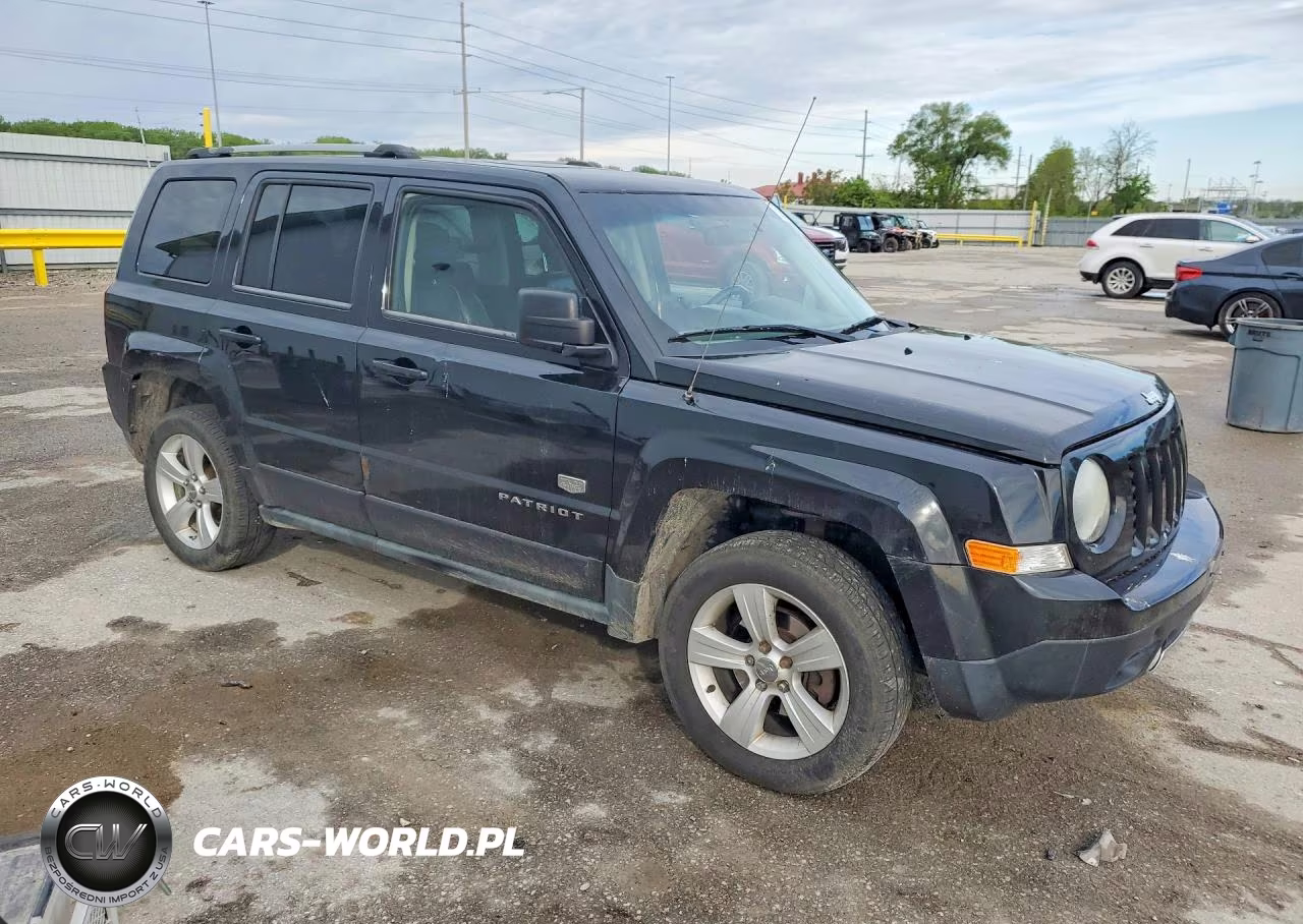2011 Jeep Patriot Latitude VIN:1J4NF4GBXBD170066 - 4