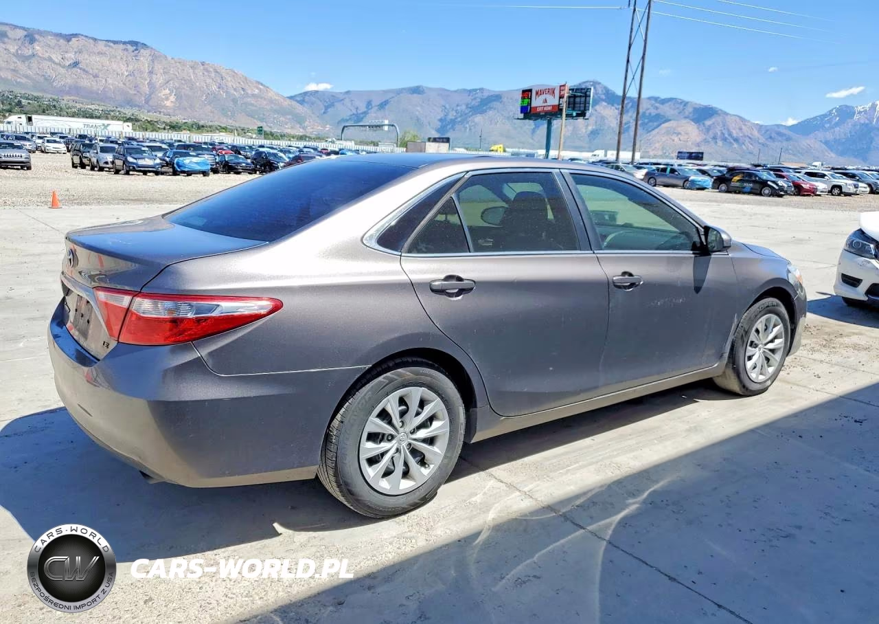 2015 Toyota Camry Le VIN:4T1BF1FK0FU930189 - 3