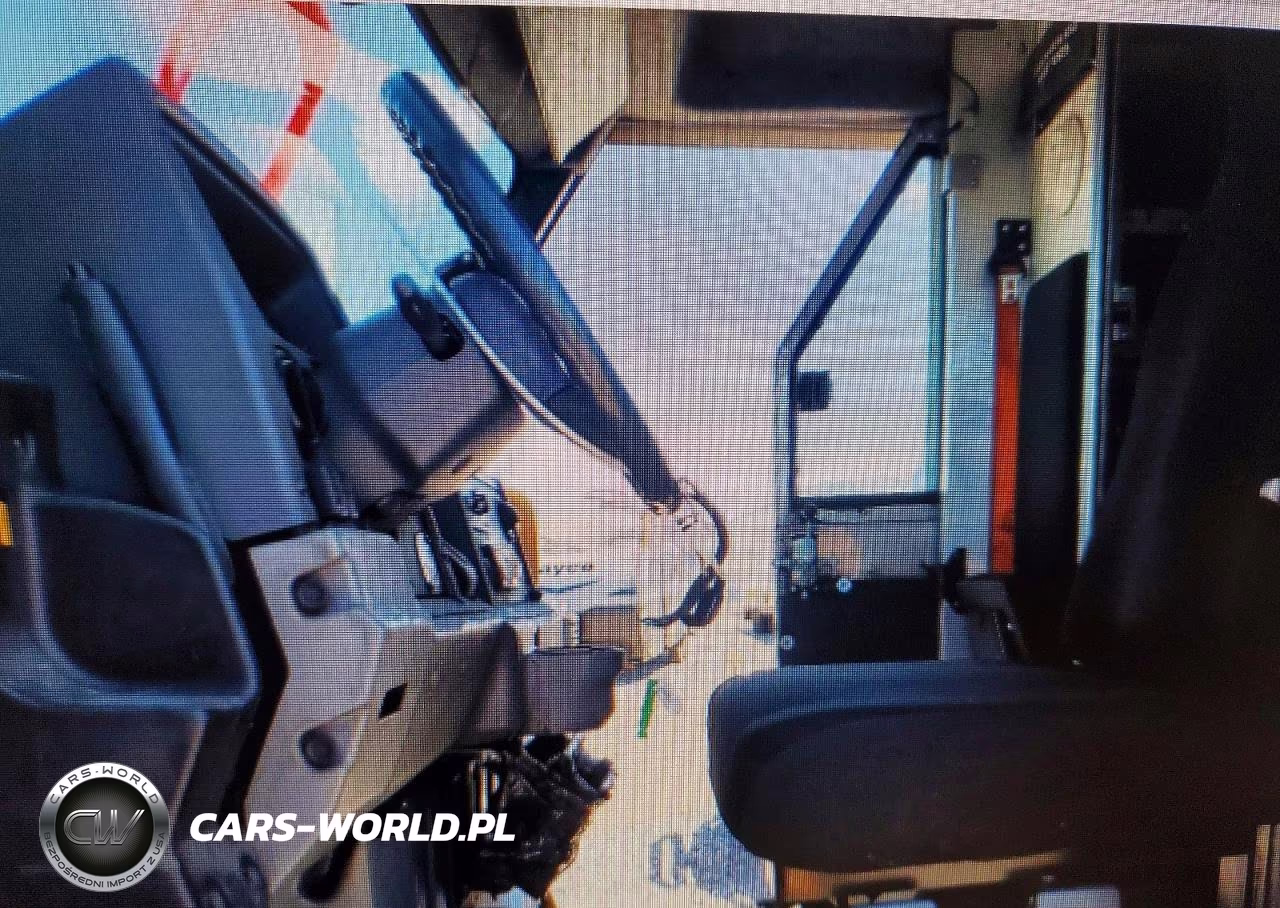 2016 Isuzu Reach Delivery Truck VIN:JALB4T170G7W00396 - 7