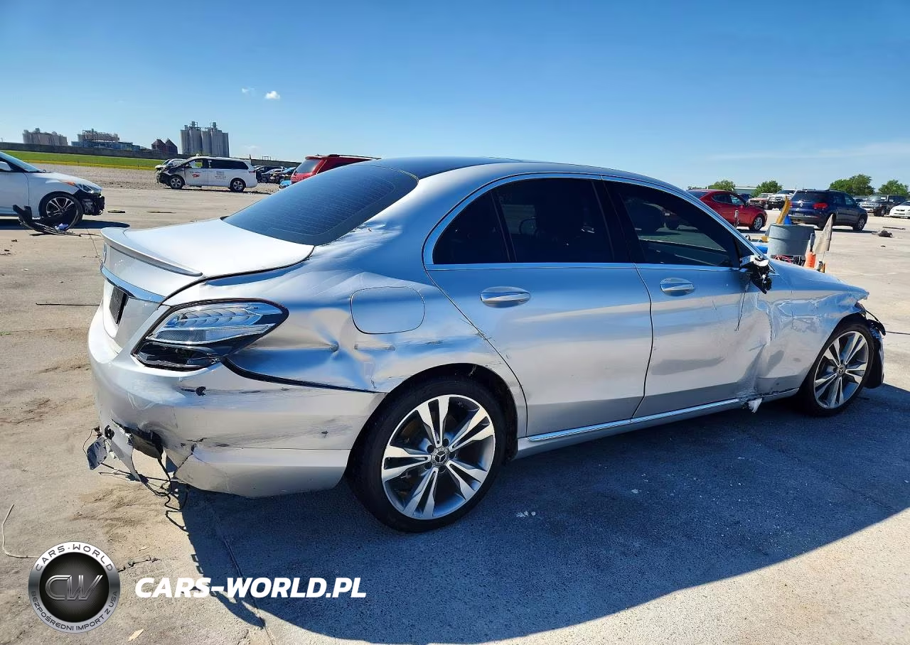 2018 Mercedes-Benz C 300 VIN:55SWF4JBXJU234762 - 3