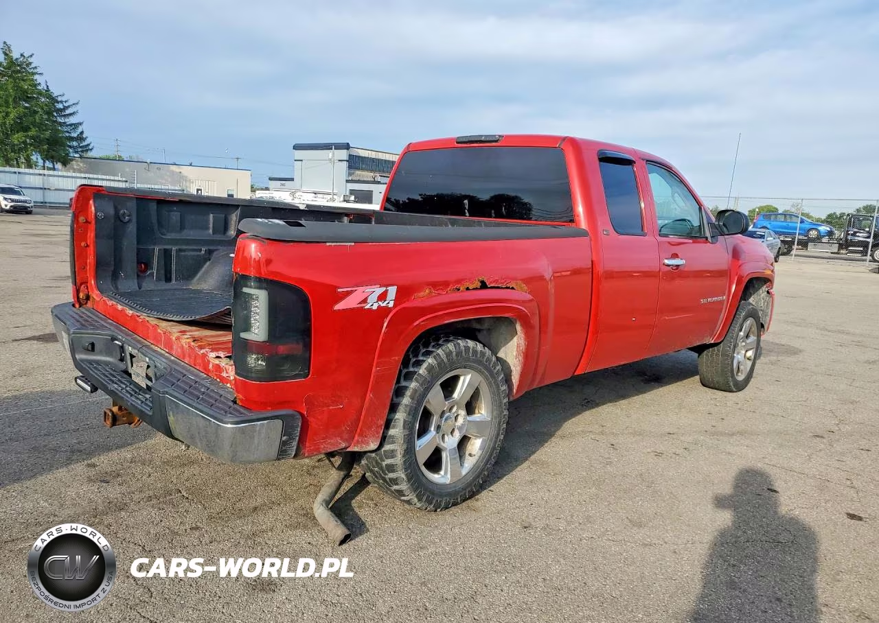 2008 Chevrolet Silverado K1500 VIN:2GCEK19J181218188 - 3