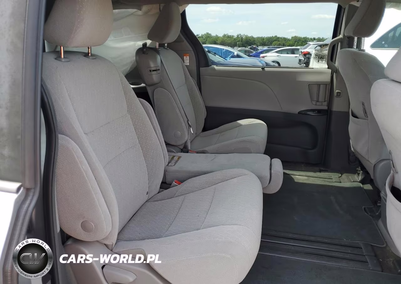 2018 Toyota Sienna Le VIN:5TDKZ3DC6JS950530 - 11