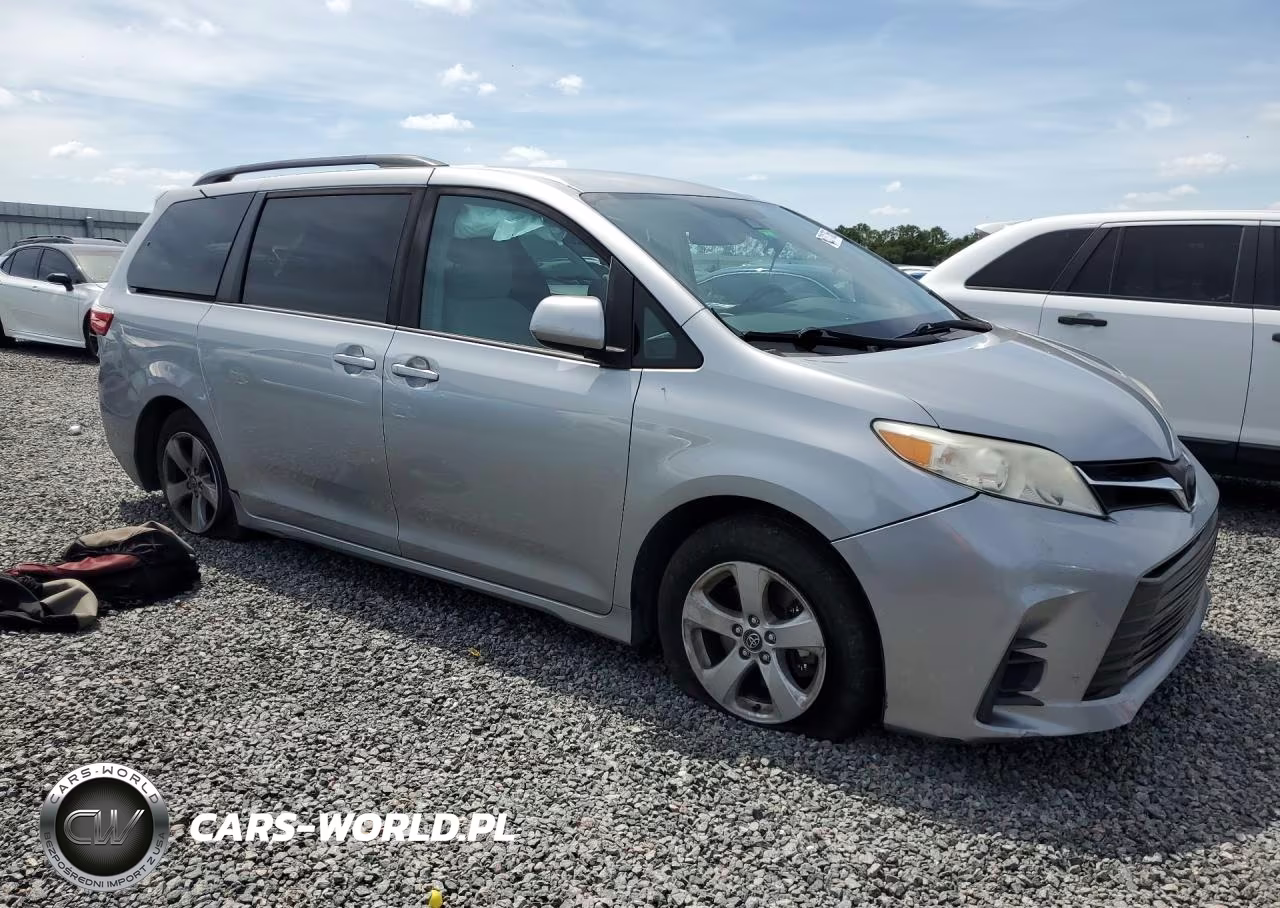 2018 Toyota Sienna Le VIN:5TDKZ3DC6JS950530 - 4