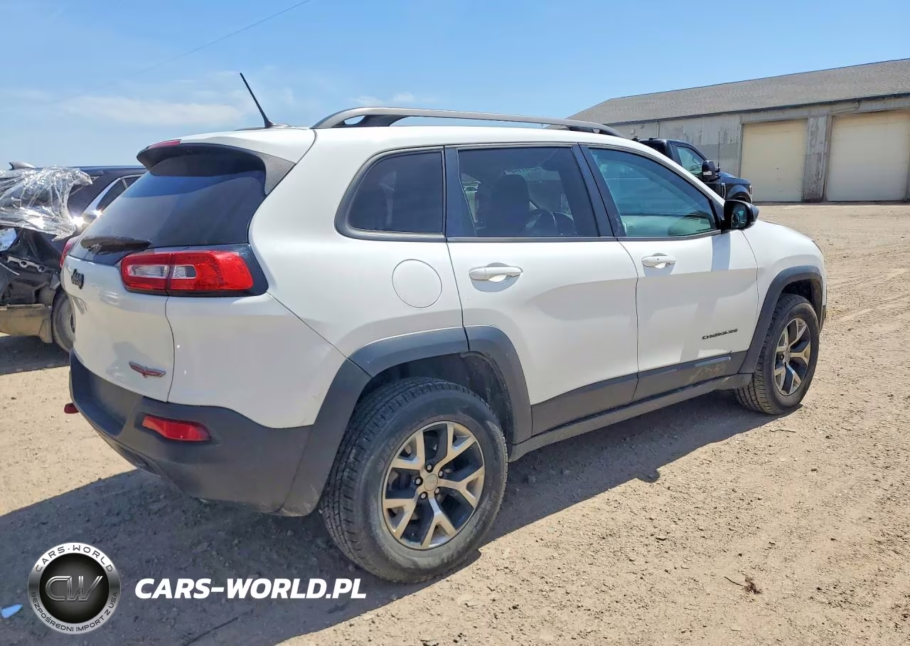 2015 Jeep Cherokee Trailhawk VIN:1C4PJMBS3FW610109 - 3