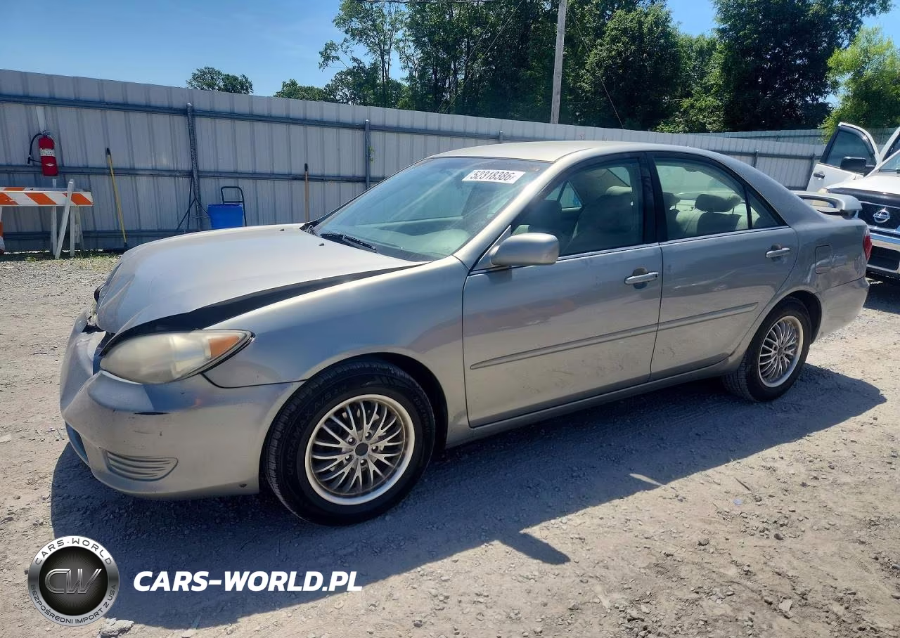 2005 Toyota Camry Le V6 – zdjęcie 1 z 12