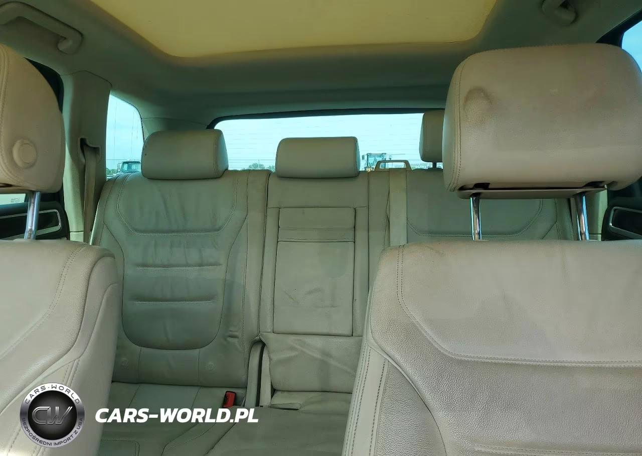 2015 Volkswagen Touareg V6 VIN:WVGEF9BP1FD007460 - 10