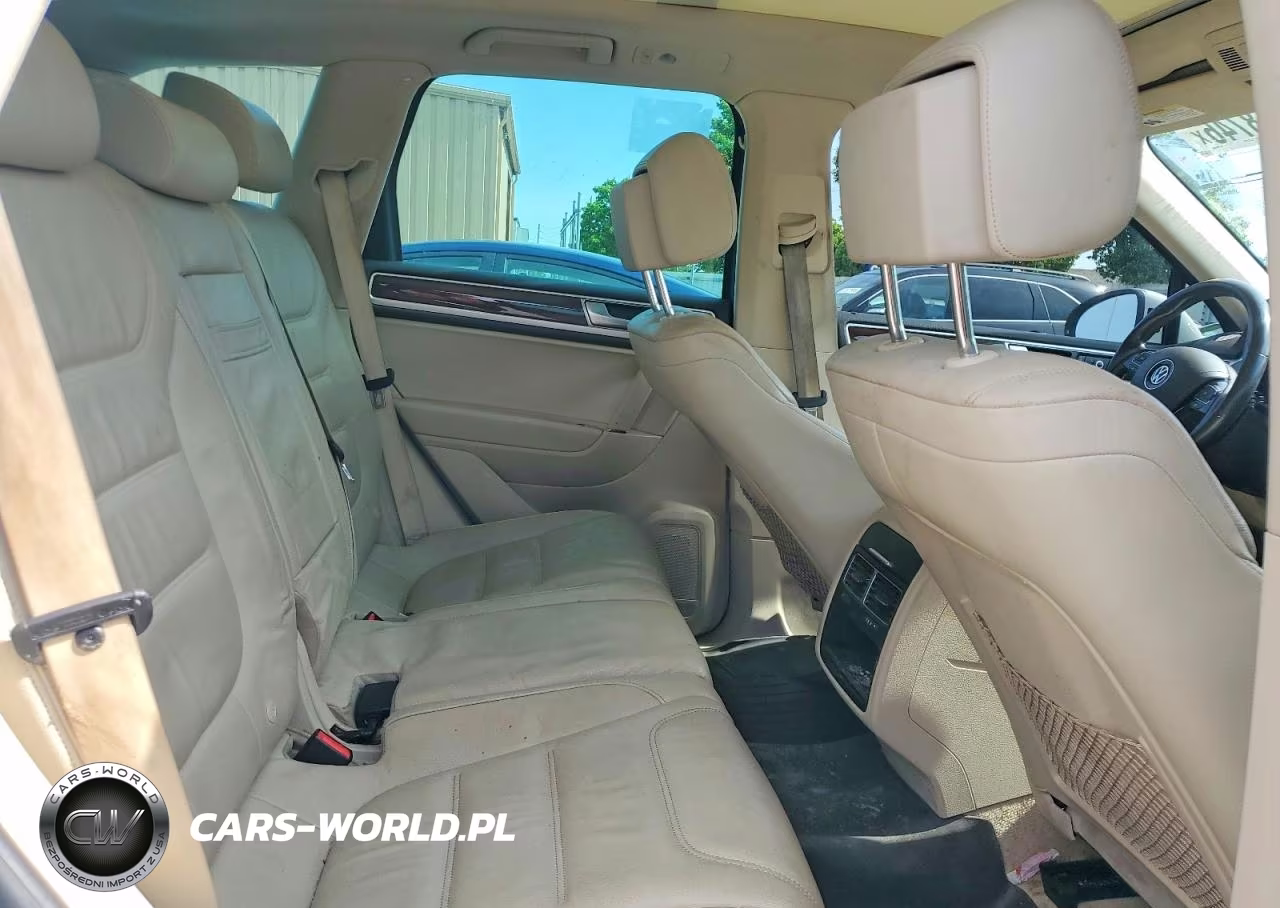 2015 Volkswagen Touareg V6 VIN:WVGEF9BP1FD007460 - 11