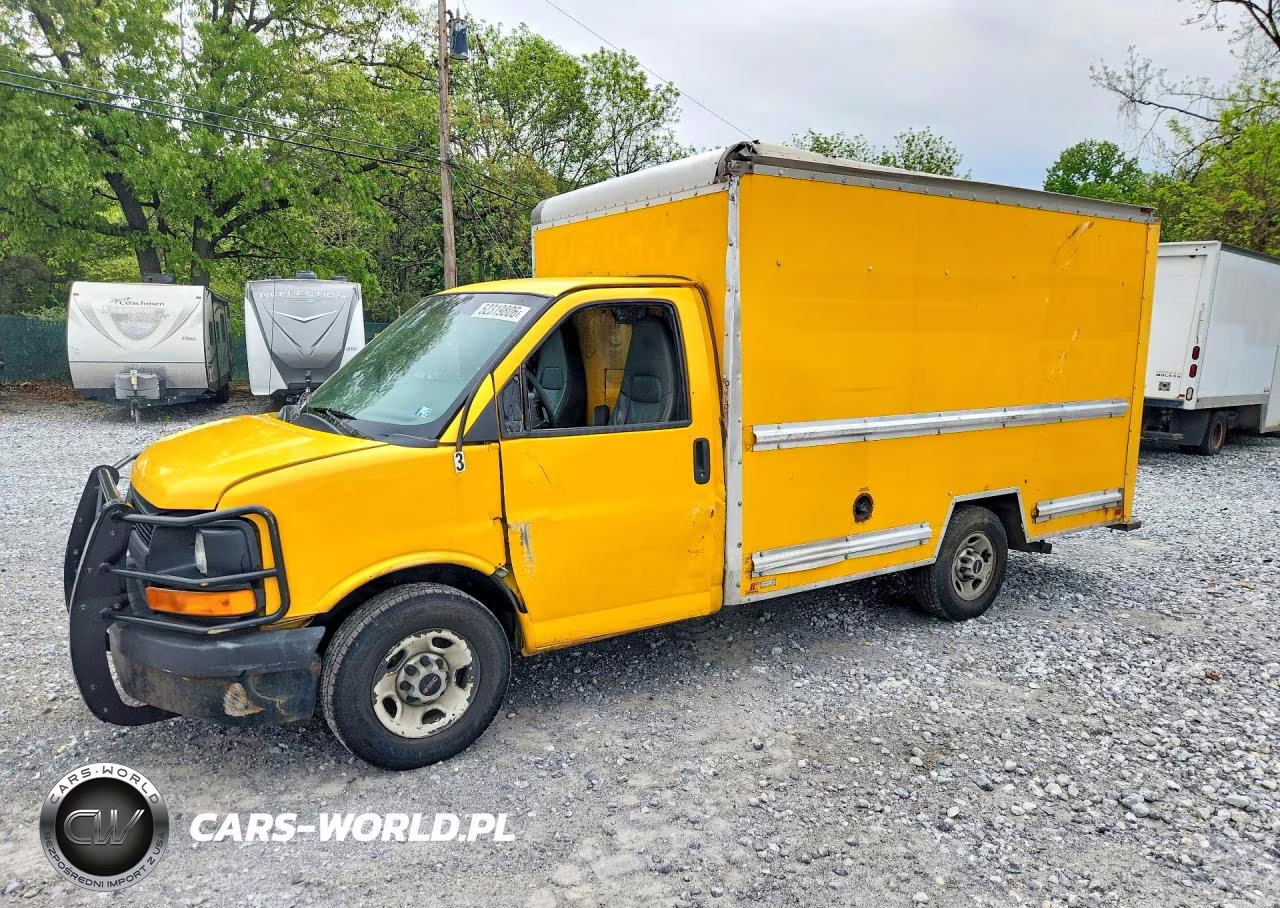 2011 GMC Savana Box Truck