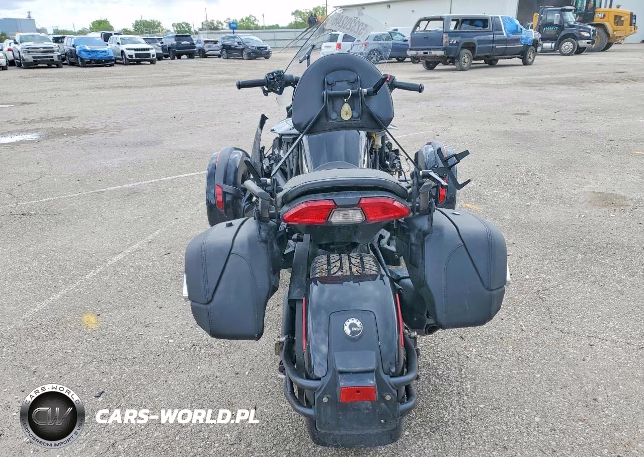 2017 Can-Am Spyder Roadster F3 VIN:2BXRDDD25HV002396 - 4