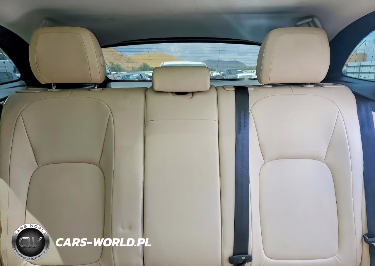 2018 Jaguar F-Pace Premium VIN:SADCJ2FX3JA323971 - 10
