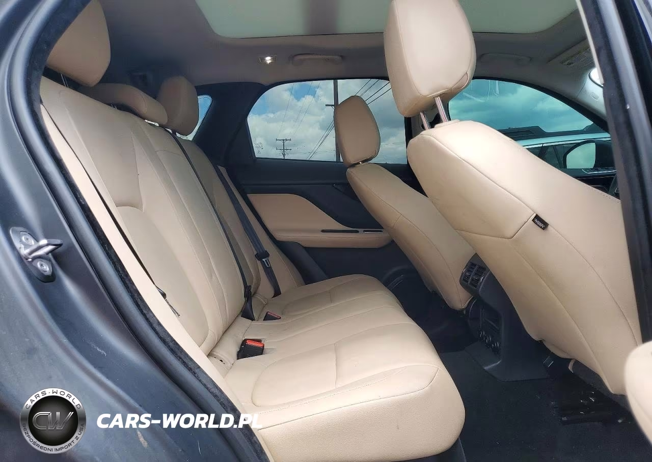 2018 Jaguar F-Pace Premium VIN:SADCJ2FX3JA323971 - 11