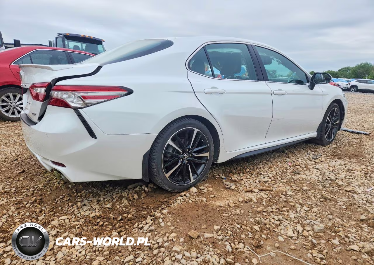 2018 Toyota Camry Xse VIN:4T1B61HK0JU066475 - 3