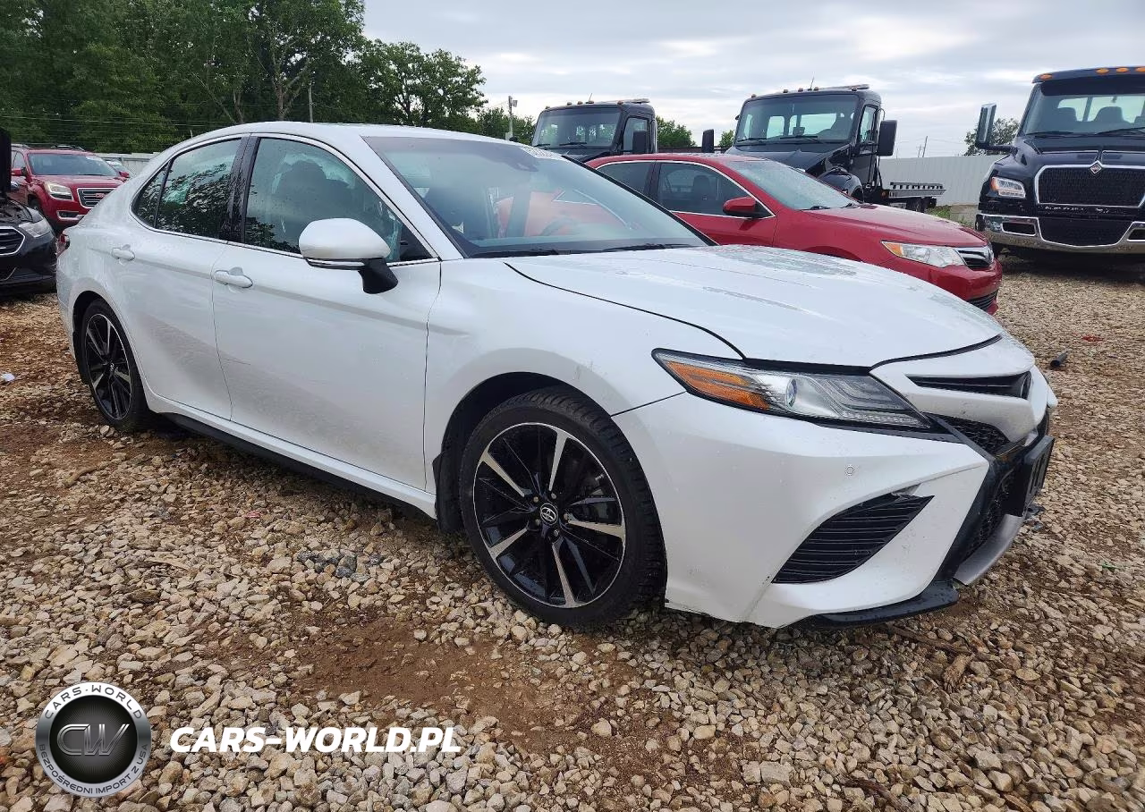 2018 Toyota Camry Xse VIN:4T1B61HK0JU066475 - 4