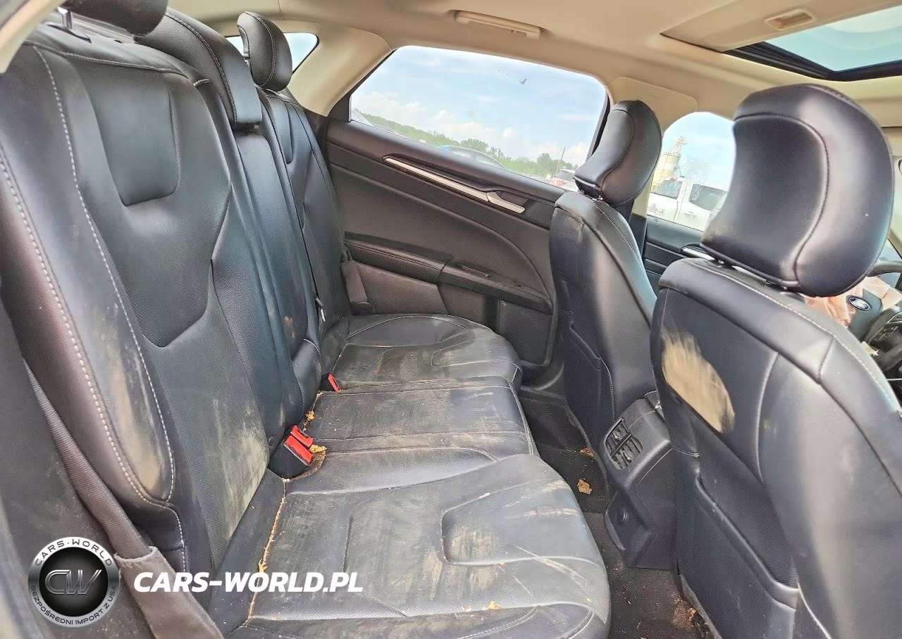 2019 Ford Fusion Titanium VIN:3FA6P0K94KR263599 - 10