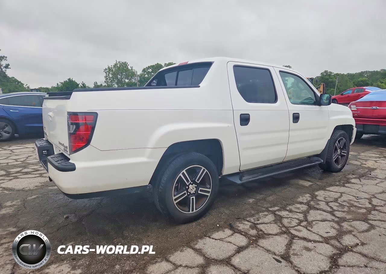 2013 Honda Ridgeline Sport VIN:5FPYK1F78DB003590 - 3