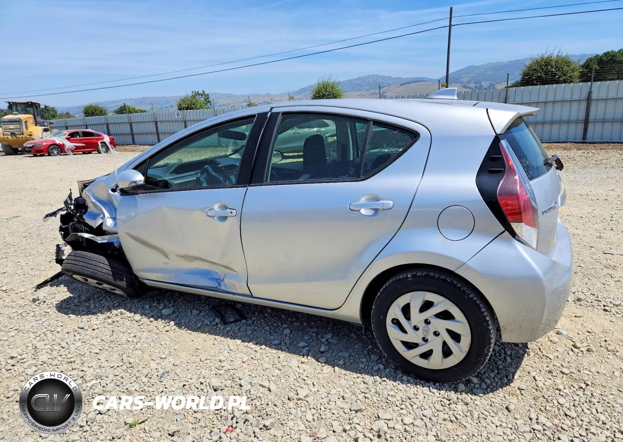 2016 Toyota Prius C One VIN:JTDKDTB33G1590592 - 2