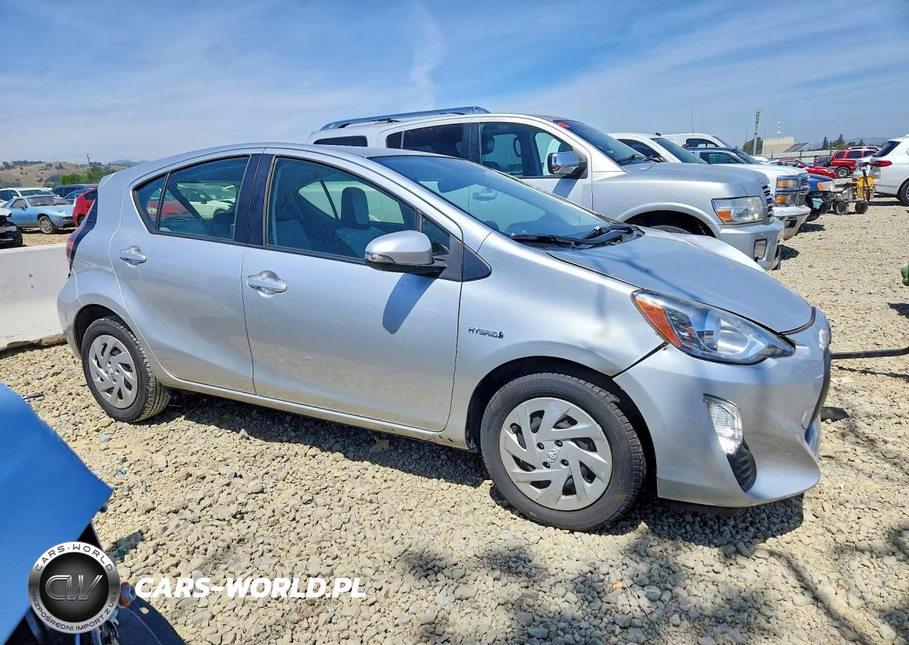 2016 Toyota Prius C One VIN:JTDKDTB33G1590592 - 4