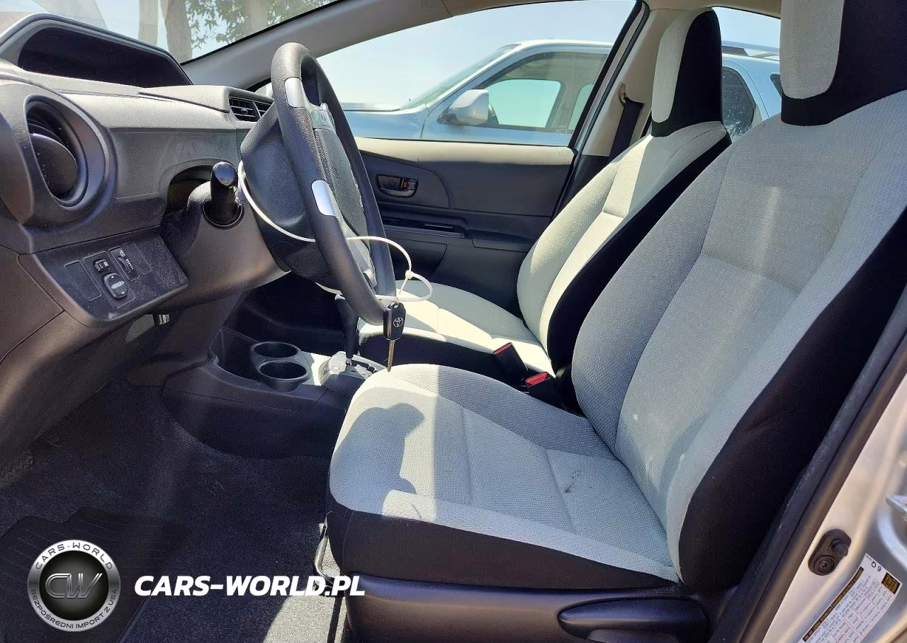 2016 Toyota Prius C One VIN:JTDKDTB33G1590592 - 7