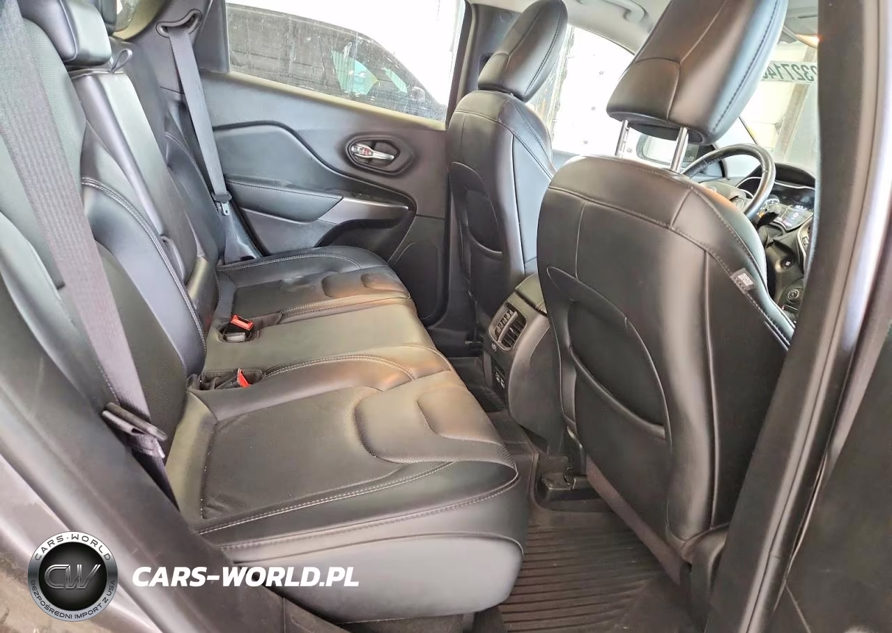 2021 Jeep Cherokee Latitude Lux VIN:1C4PJMMX4MD210853 - 11