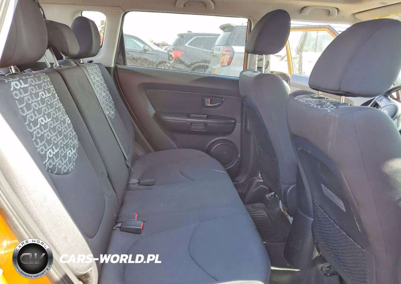 2011 Kia Soul + VIN:KNDJT2A29B7226796 - 10