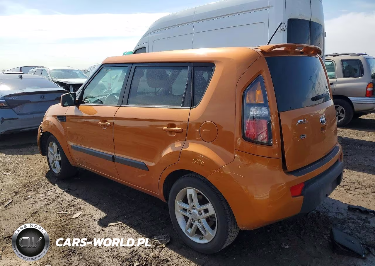 2011 Kia Soul + VIN:KNDJT2A29B7226796 - 2