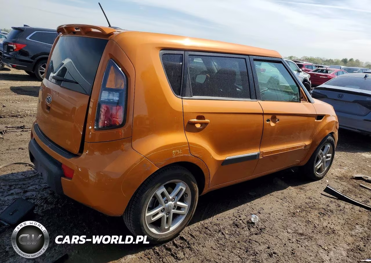 2011 Kia Soul + VIN:KNDJT2A29B7226796 - 3