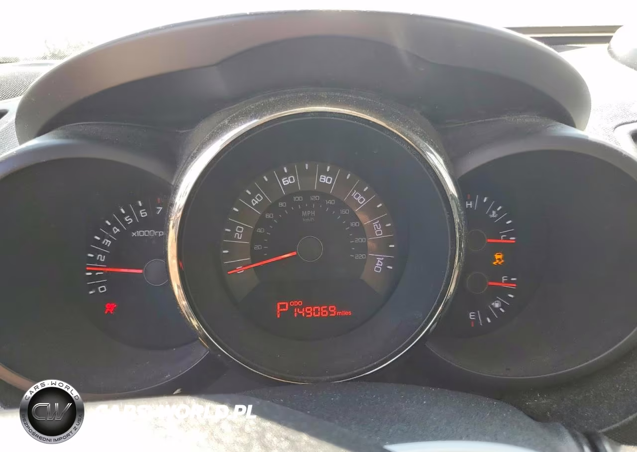 2011 Kia Soul + VIN:KNDJT2A29B7226796 - 9