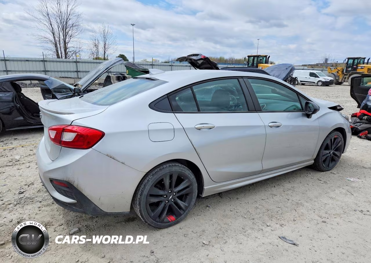 2018 Chevrolet Cruze Lt VIN:1G1BE5SM7J7110794 - 3
