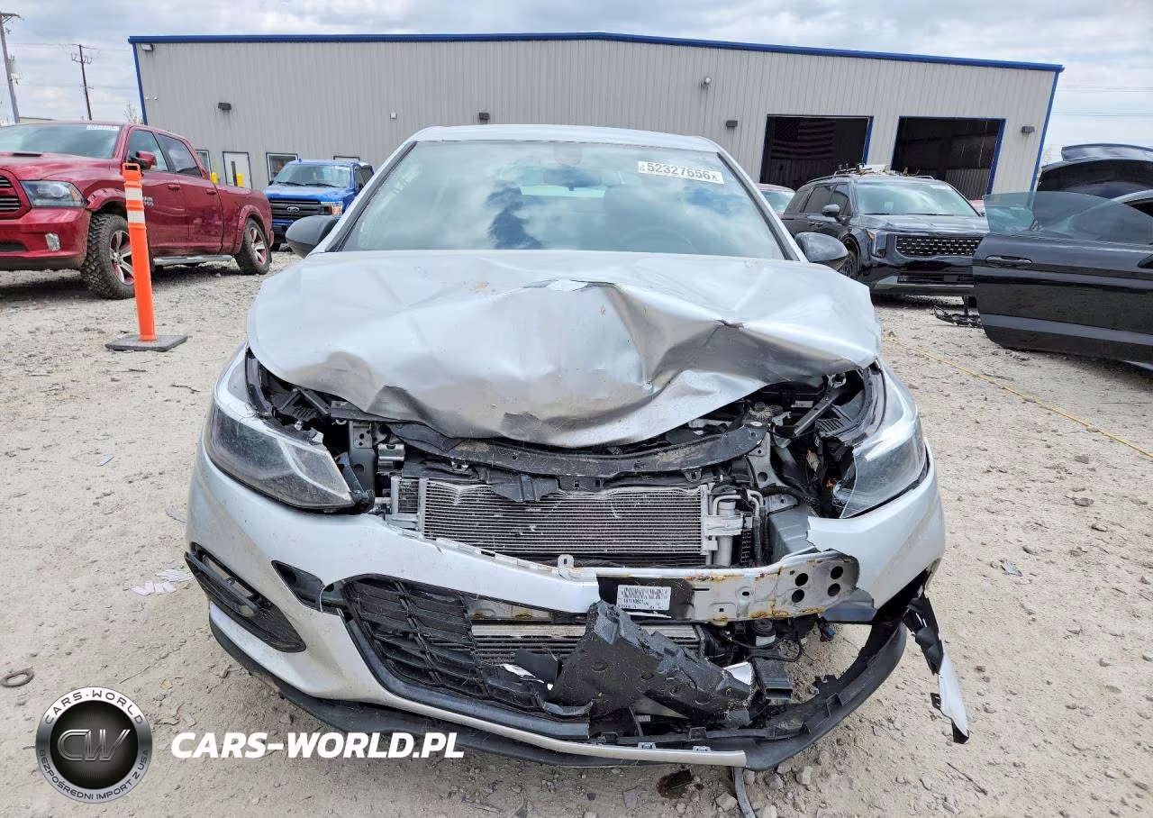 2018 Chevrolet Cruze Lt VIN:1G1BE5SM7J7110794 - 5
