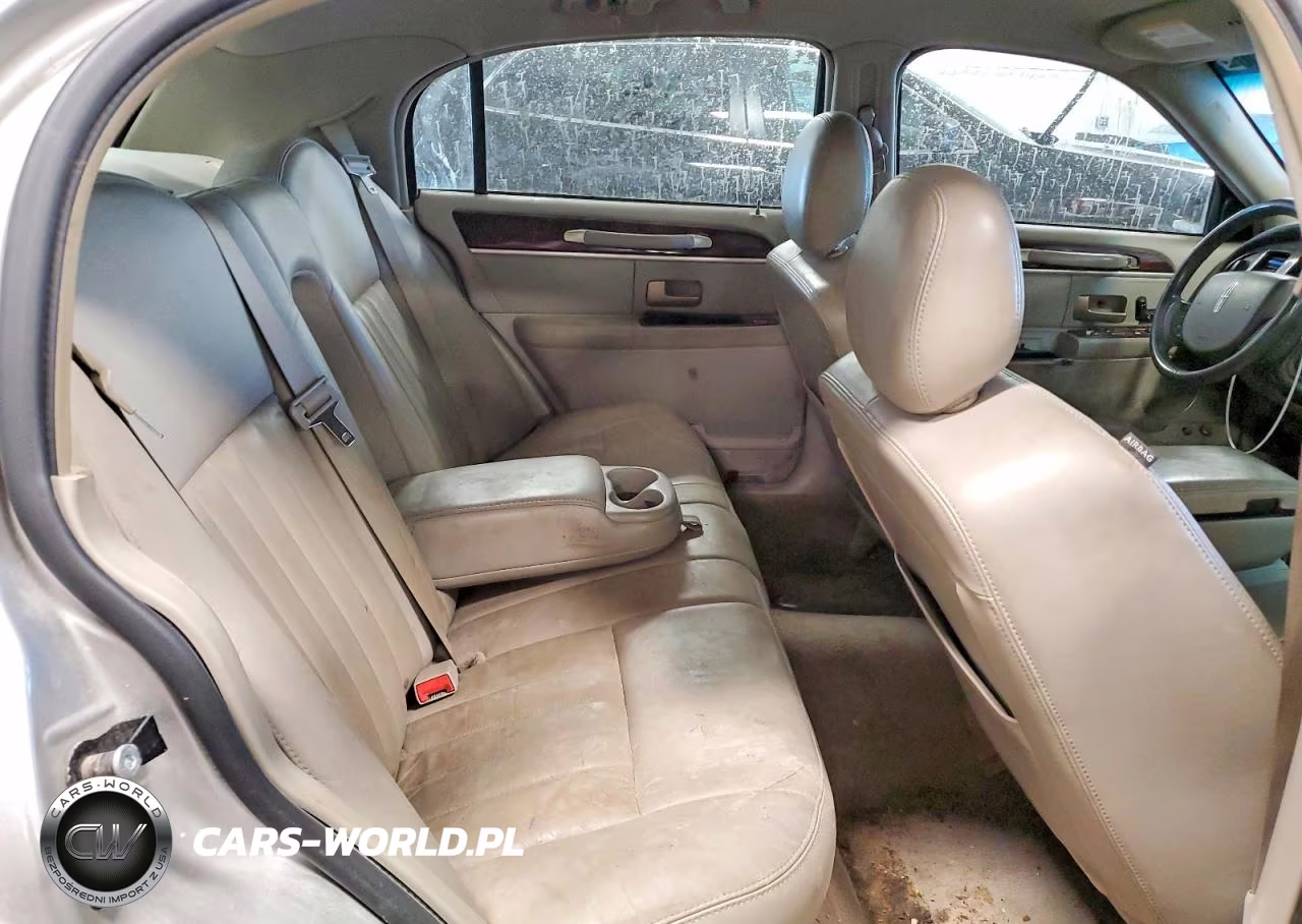 2007 Lincoln Town Car Signature VIN:1LNHM81V87Y638830 - 10
