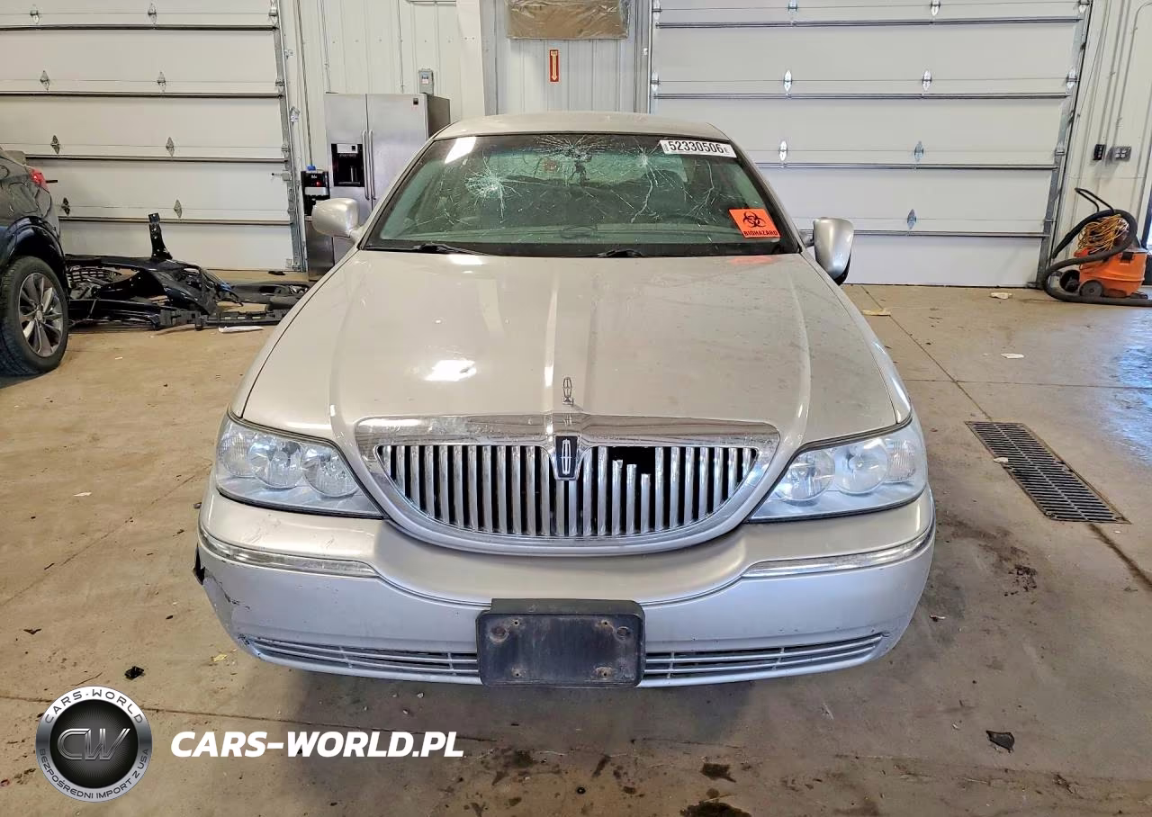 2007 Lincoln Town Car Signature VIN:1LNHM81V87Y638830 - 5