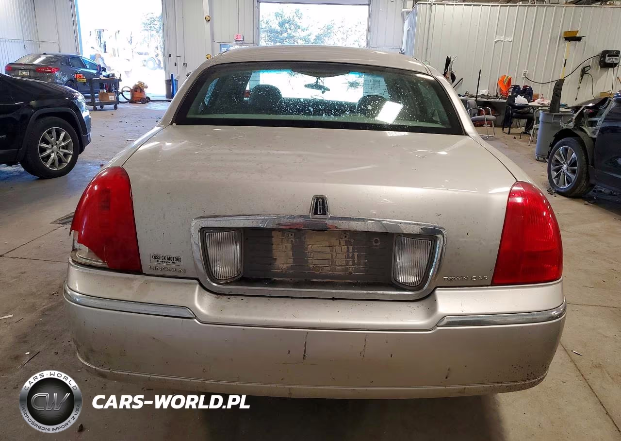 2007 Lincoln Town Car Signature VIN:1LNHM81V87Y638830 - 6