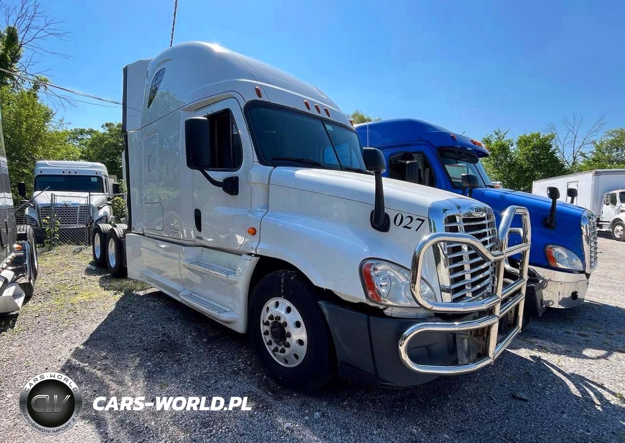 2016 Freightliner Cascadia Trucks Semi Truck