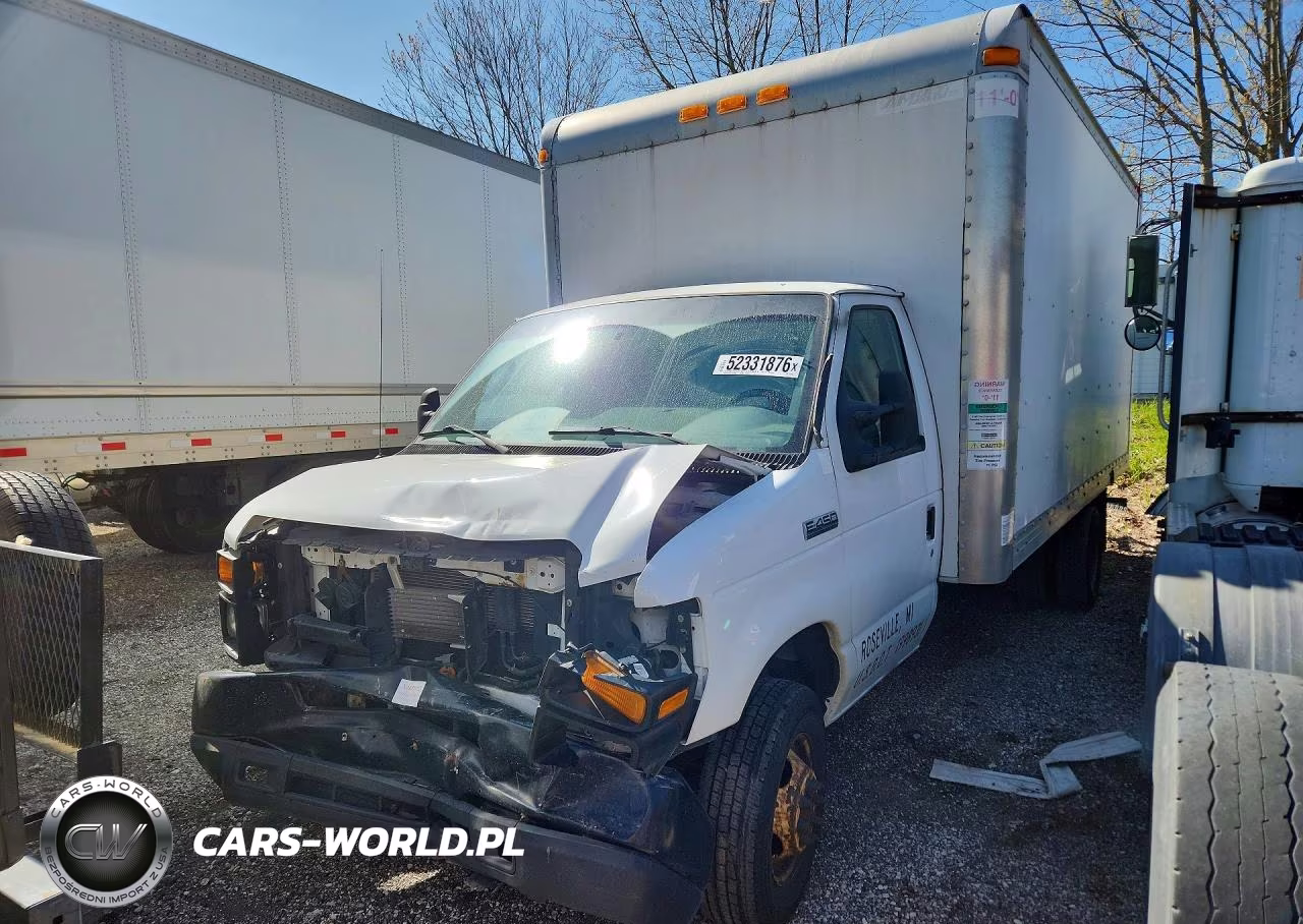 2017 Ford Econoline E450 Super Duty Cutaway Van