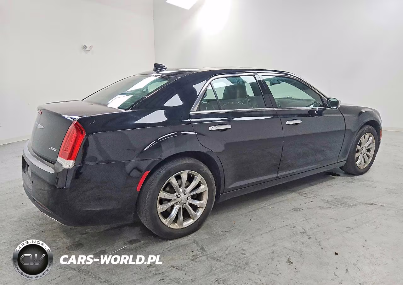 2019 Chrysler 300 Limited VIN:2C3CCAKG2KH556673 - 3