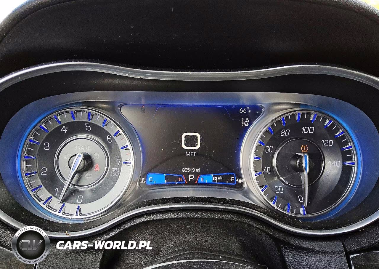 2019 Chrysler 300 Limited VIN:2C3CCAKG2KH556673 - 9