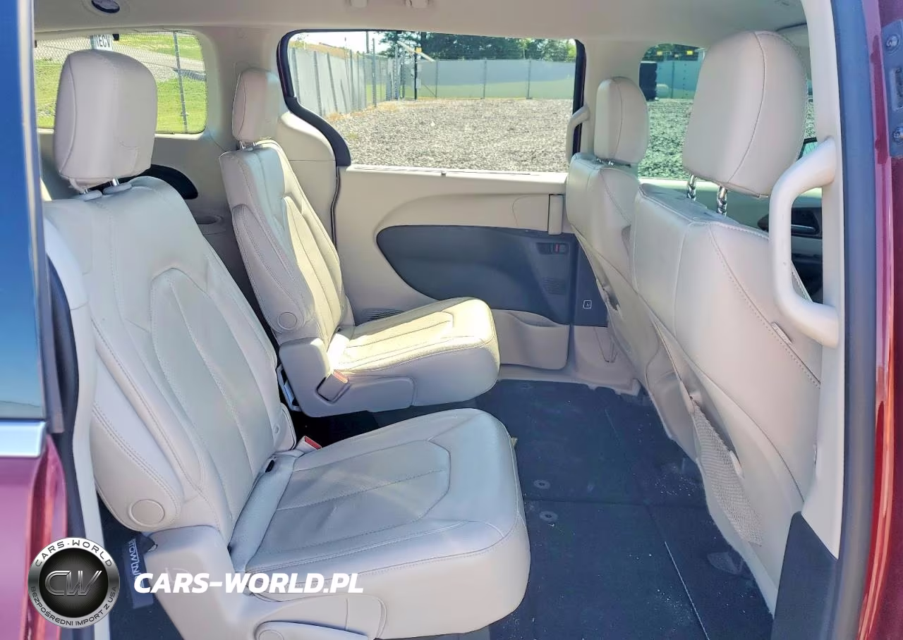 2018 Chrysler Pacifica Touring L VIN:2C4RC1BG5JR317276 - 11