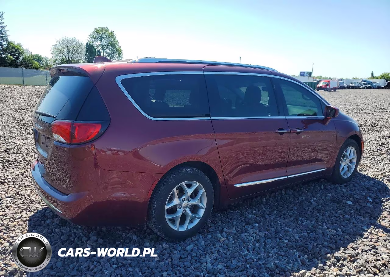 2018 Chrysler Pacifica Touring L VIN:2C4RC1BG5JR317276 - 3