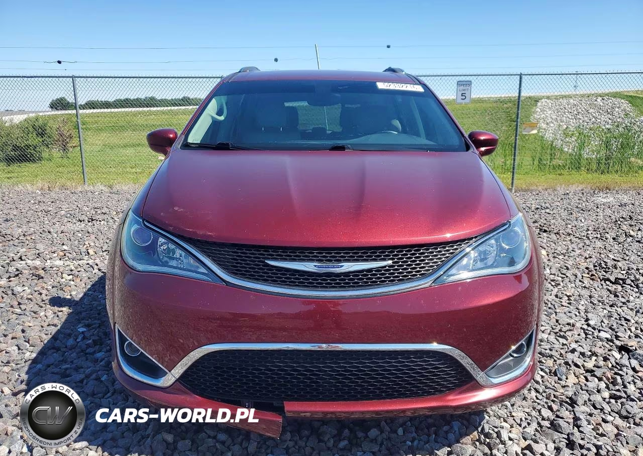 2018 Chrysler Pacifica Touring L VIN:2C4RC1BG5JR317276 - 5